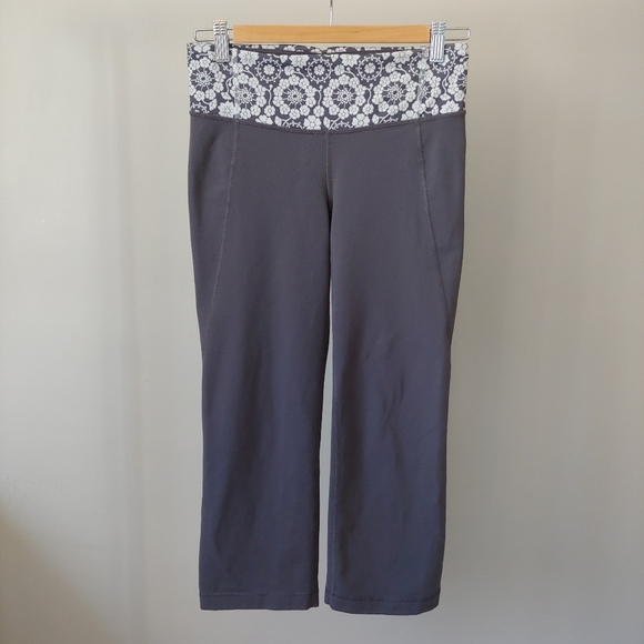 Lululemon Gather & Crow Crop Pants Grey Floral Size 4 - Picture 3 of 8